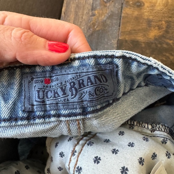 Lucky Brand Women's High Rise Lucky Pins Jean Short in Motif Garden Ridge - Picture 7 of 7